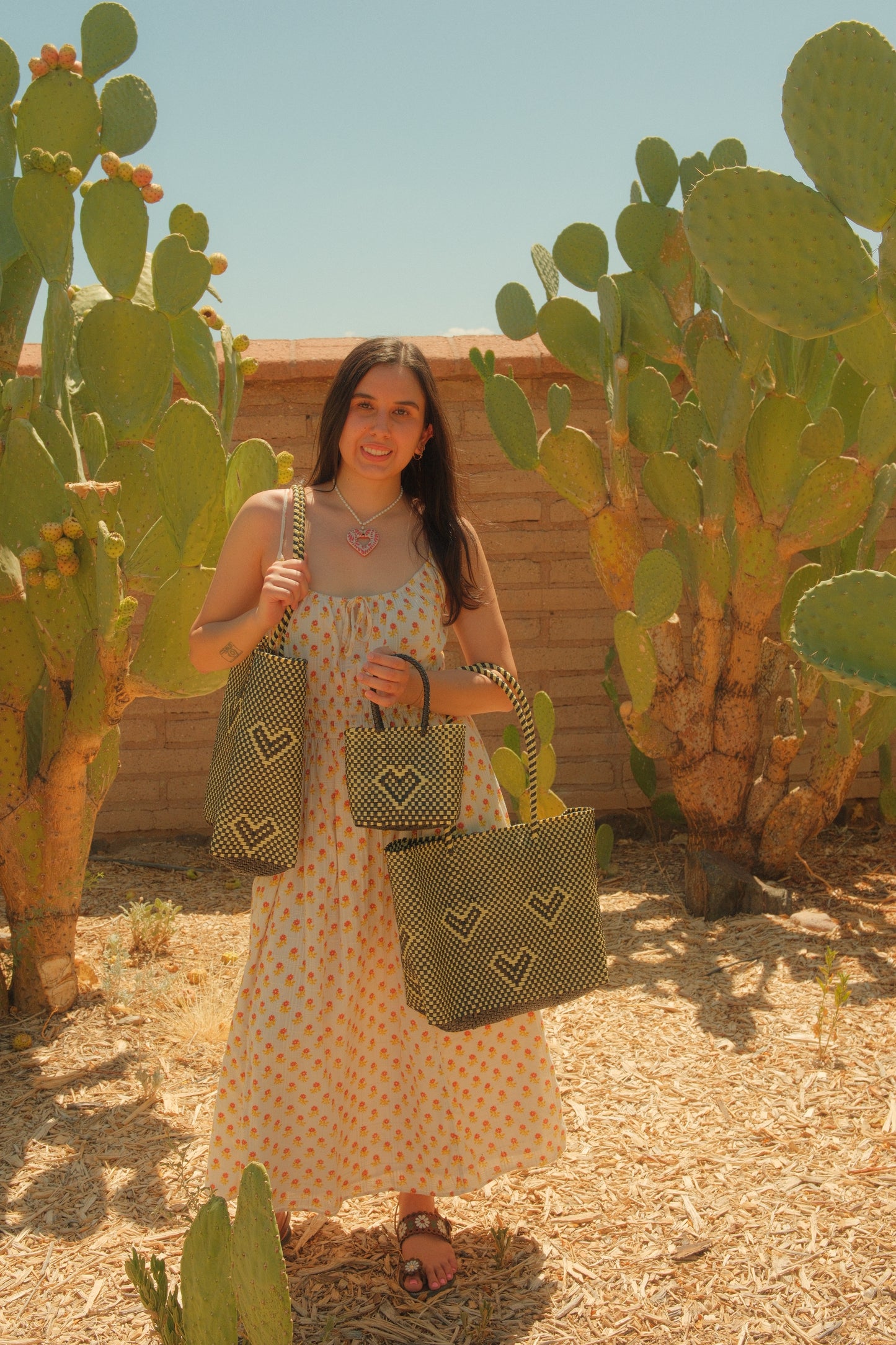 Hand-woven Heart Tote - Black