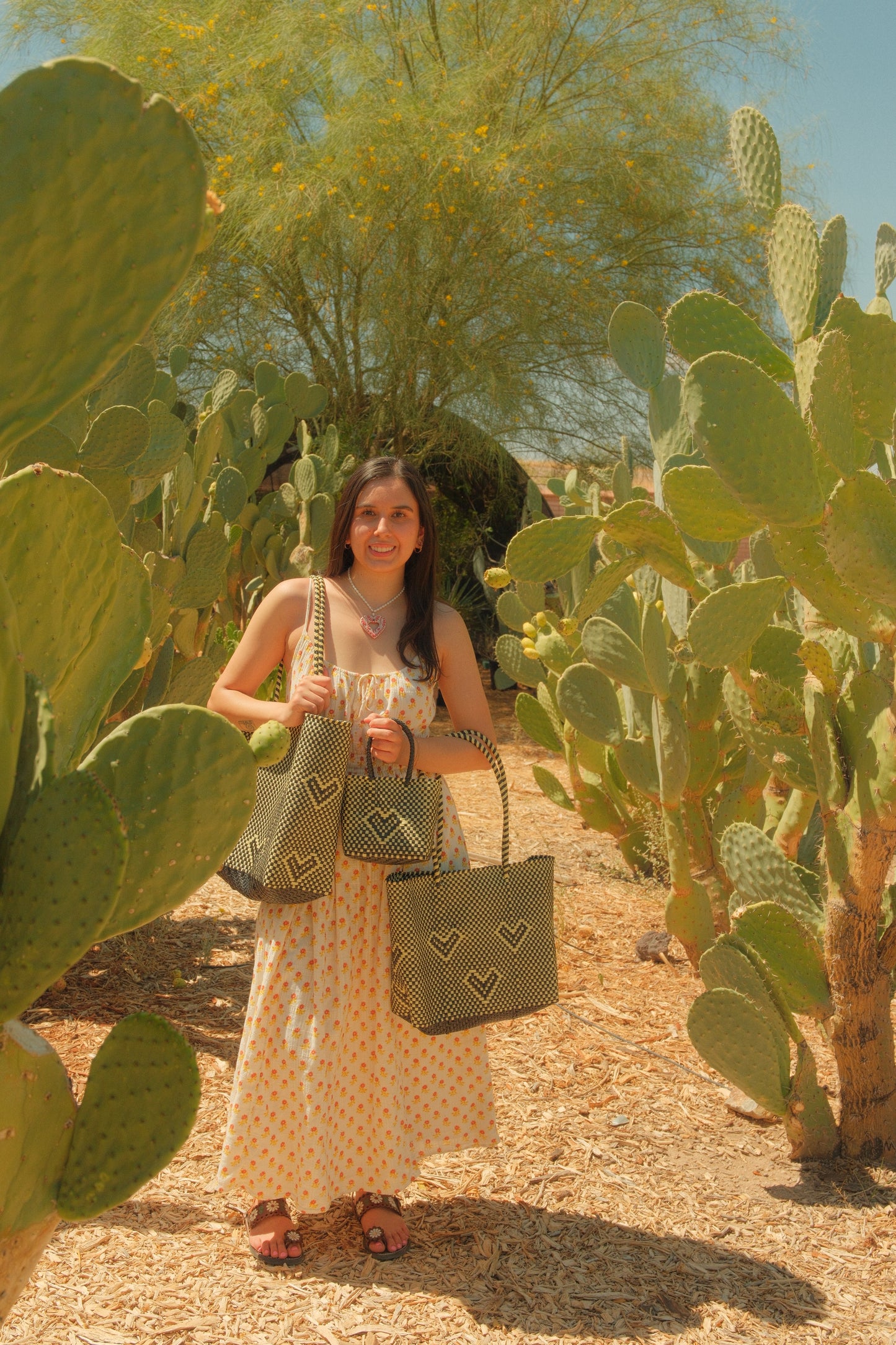 Hand-woven Heart Tote - Black