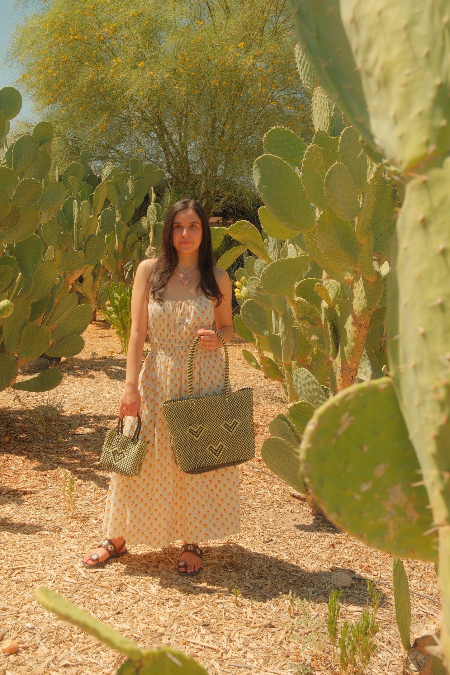 Hand-woven Heart Tote - Black