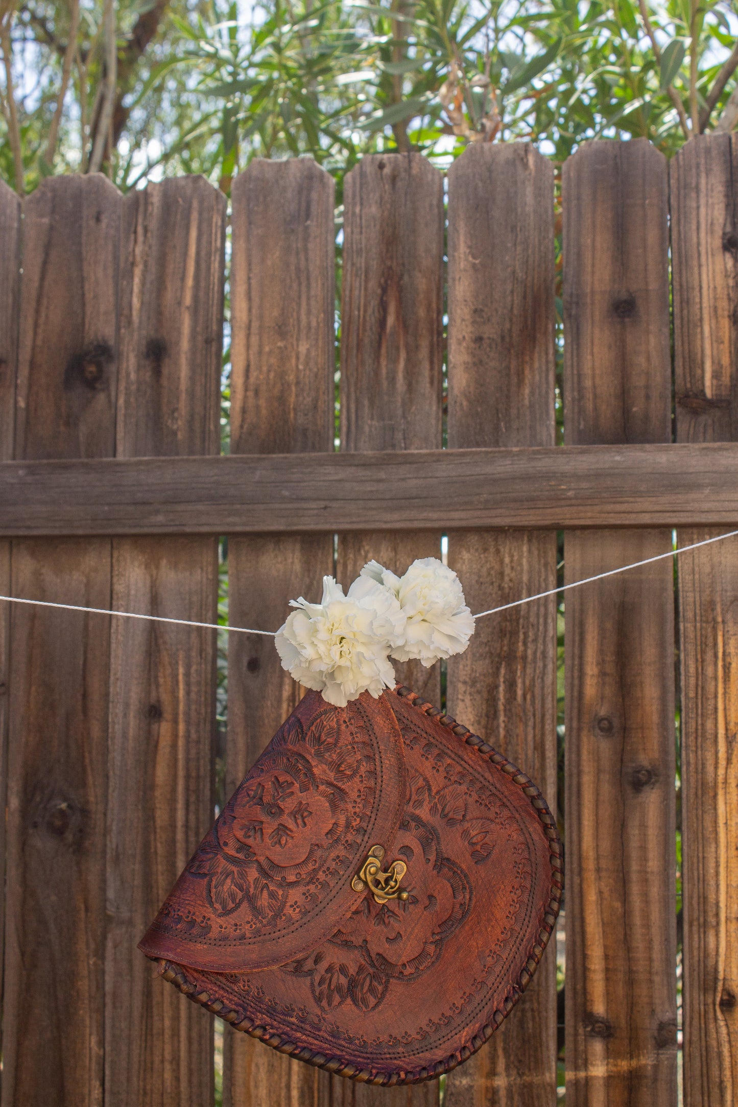 Media Luna Leather Crossbody- Brown, Medium