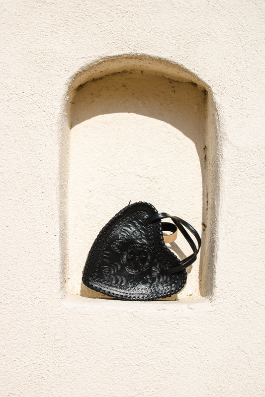 Corazoncito Negro Leather Handbag | Crossbody